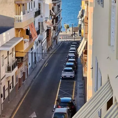Velero Playa de San Juan (Tenerife)