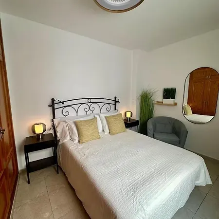 Velero Daire Playa de San Juan (Tenerife)